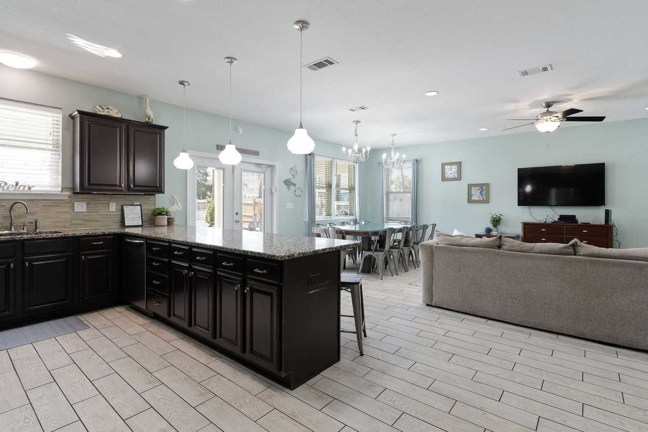 94 Dolphin St #1285918P - Photo 5 of 50