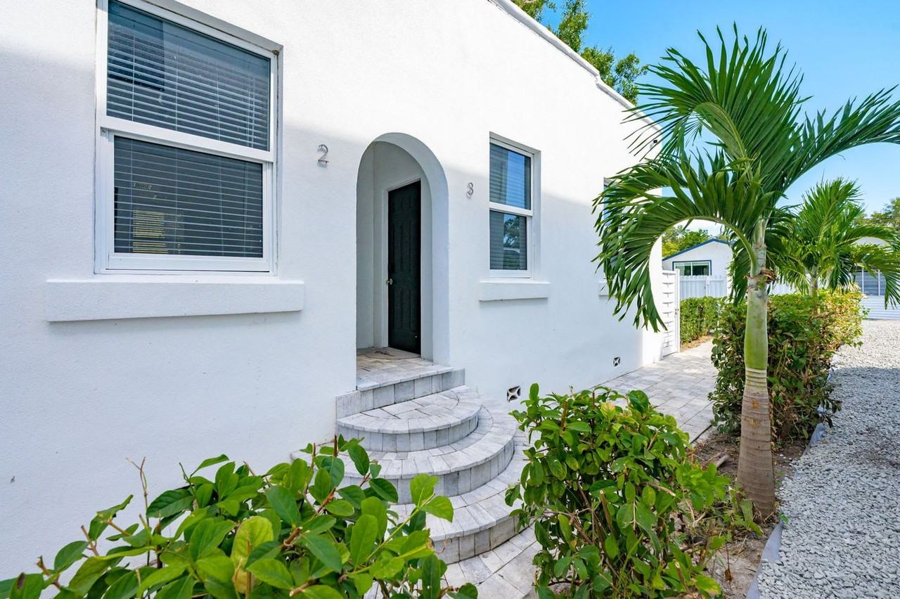 1862 6th St #1287528P - Photo 7 of 32