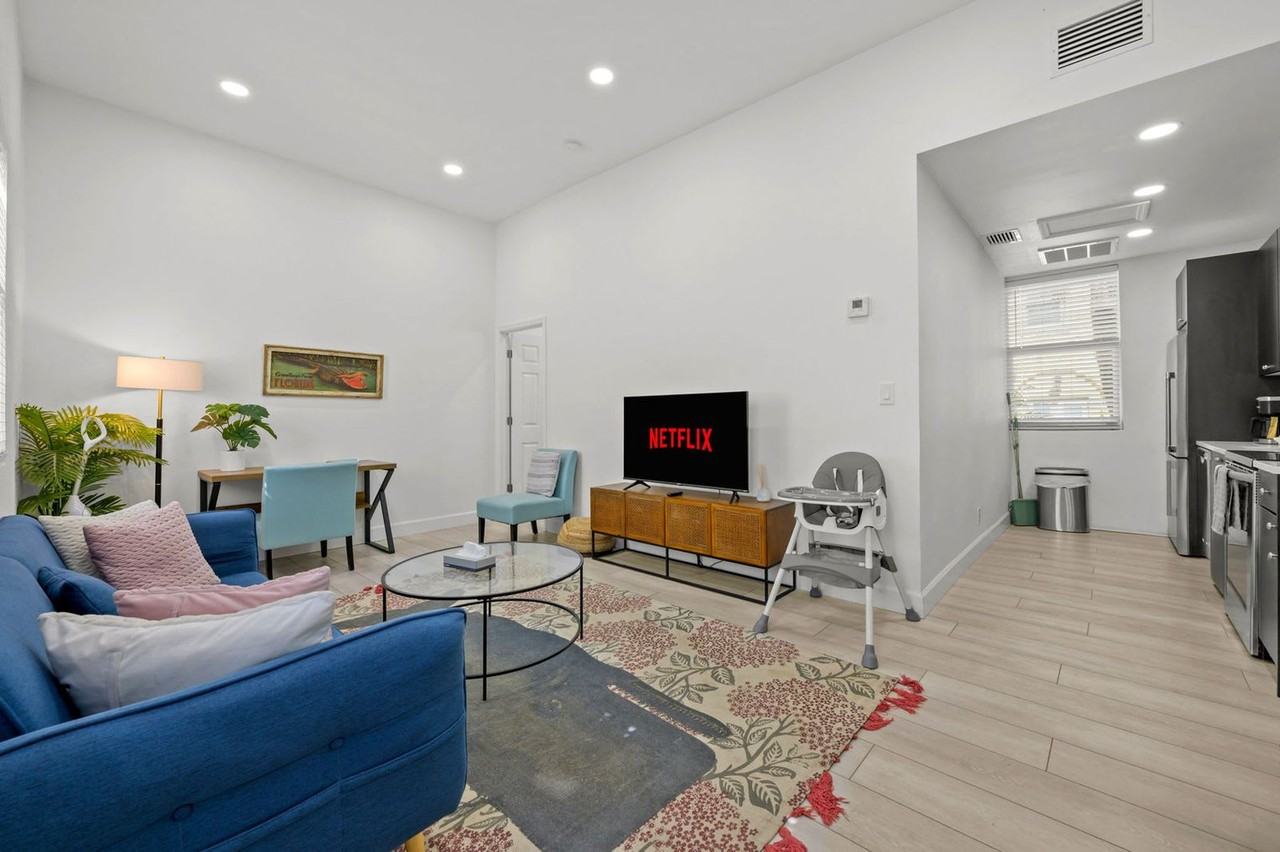 1862 6th St #1287528P - Photo 3 of 32