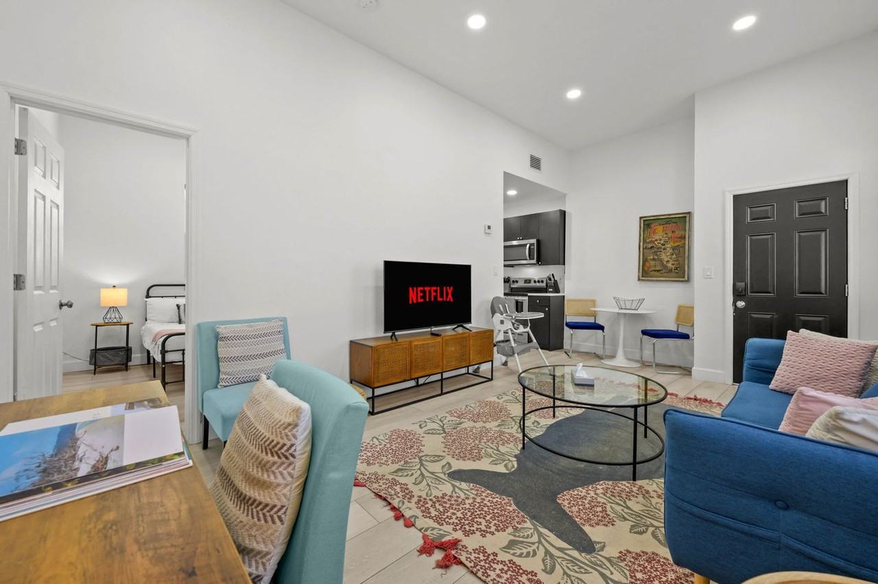 1862 6th St #1287528P - Photo 4 of 32