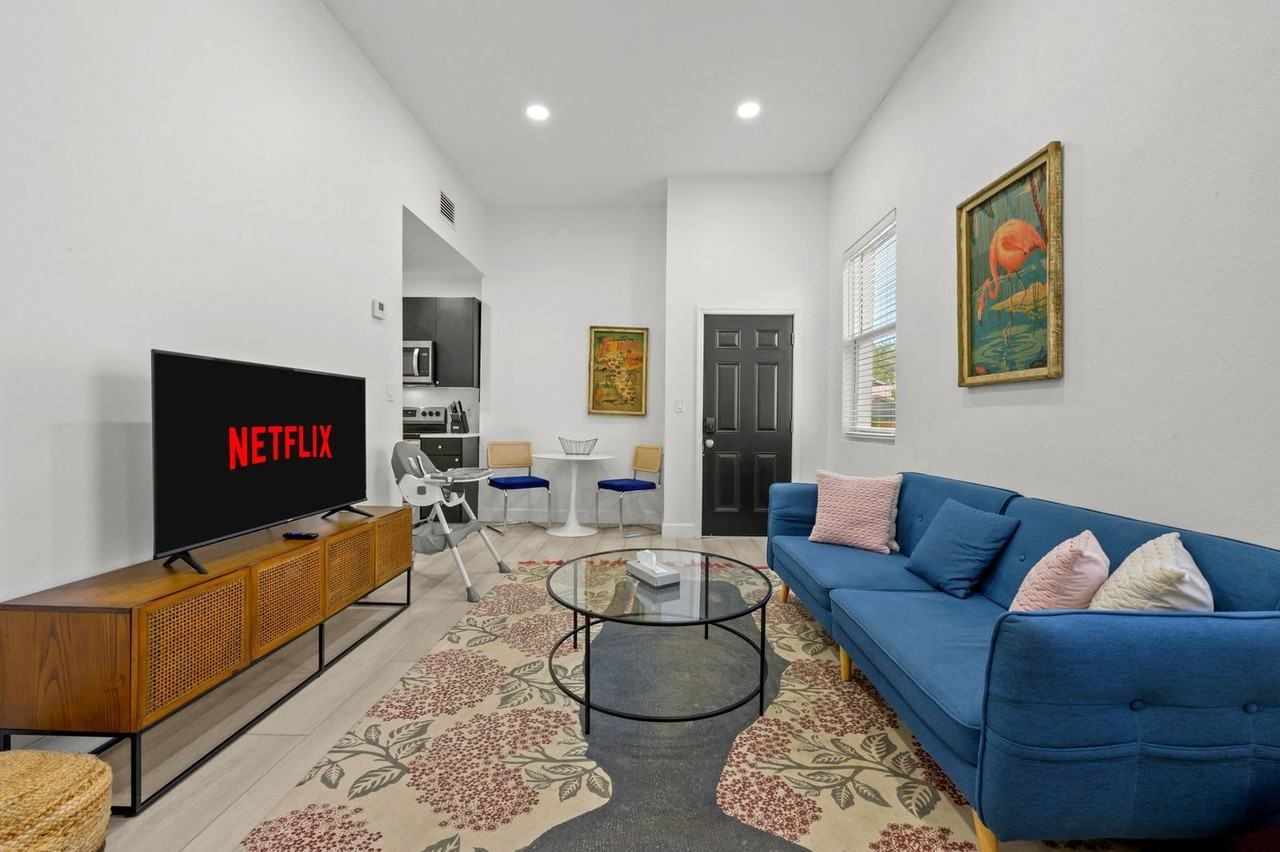 1862 6th St #1287528P - Photo 5 of 32