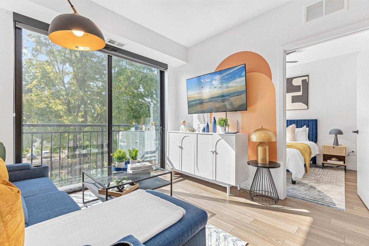 334 2nd St Ne #1292418P - Photo 3 of 34