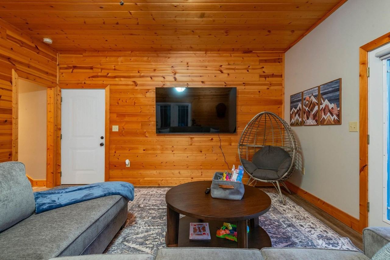 629 Cherry Hill Dr #1292596P - Photo 4 of 49