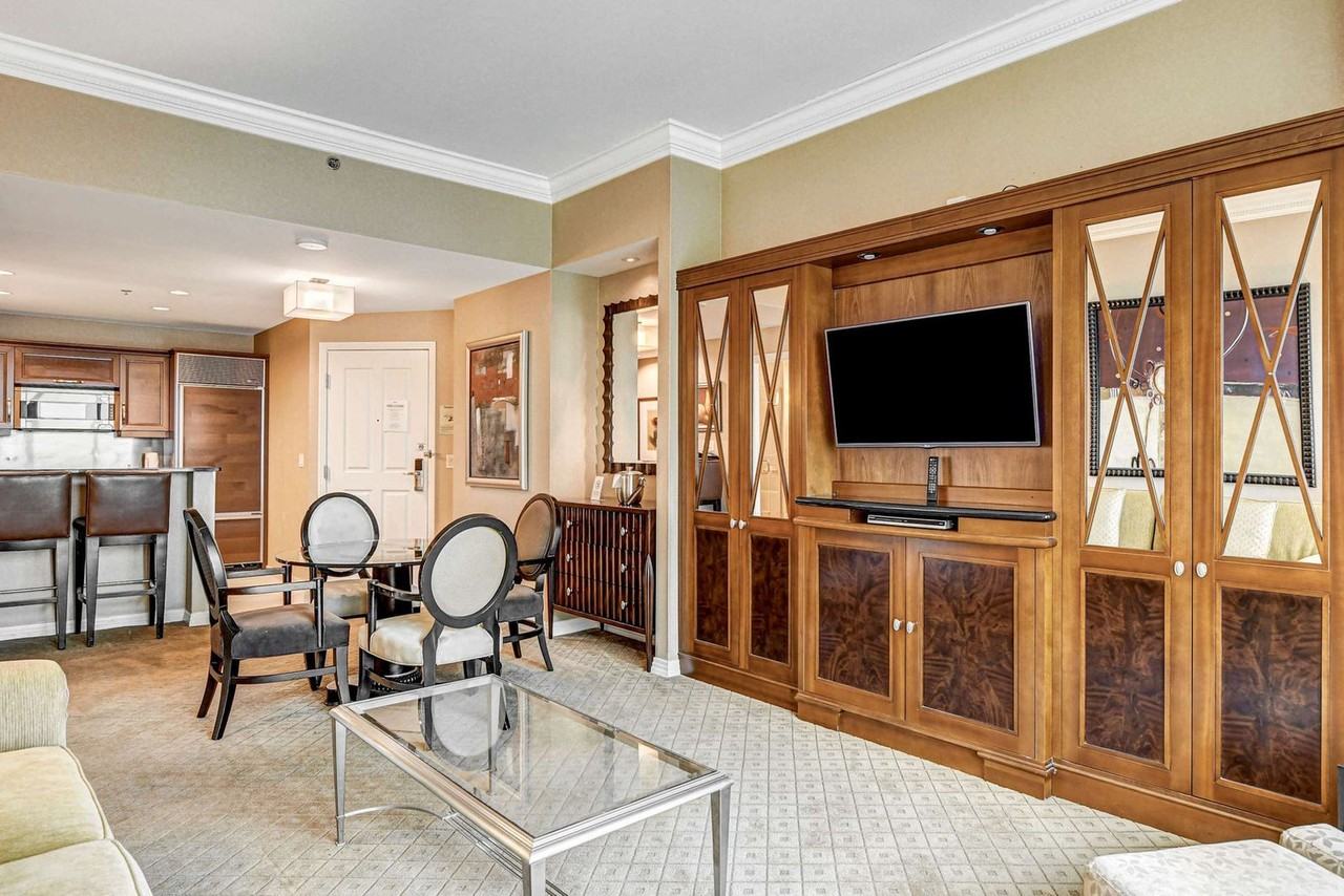 135 East Harmon Avenue - Photo 2 of 23
