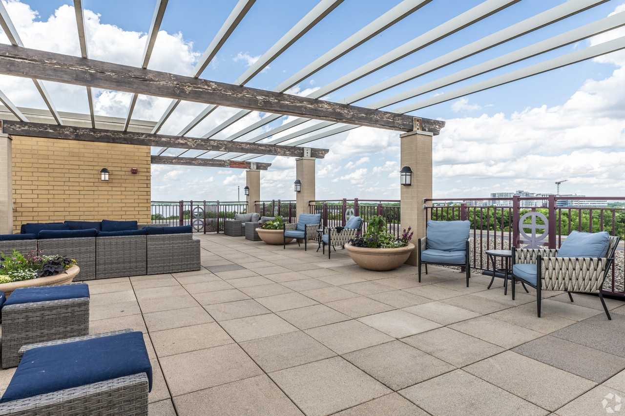 Hamilton Plaza - Photo 4 of 12