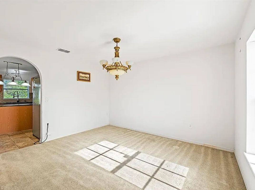 312 Lenz Avenue - Photo 3 of 12