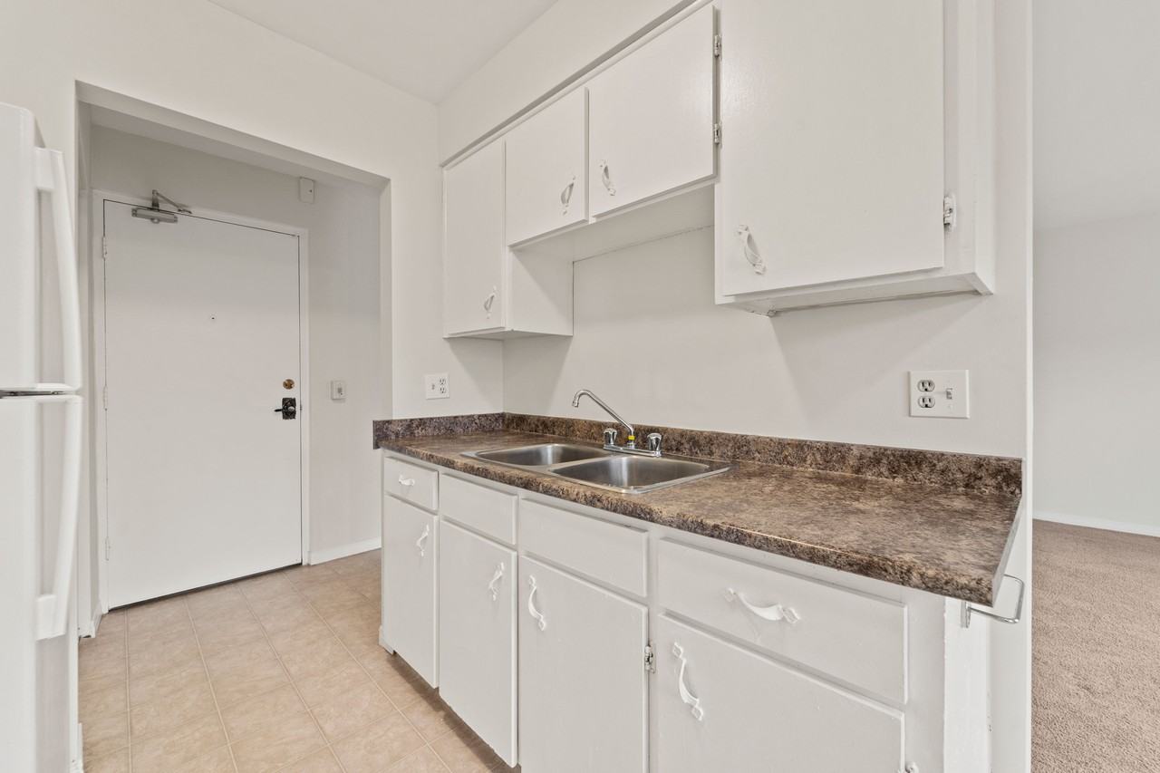 University Tower Apartments - Photo 4 of 21