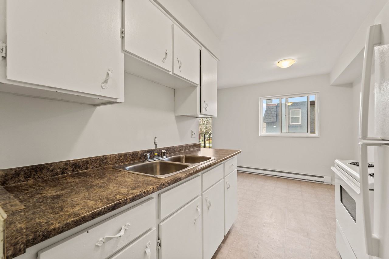 University Tower Apartments - Photo 5 of 21