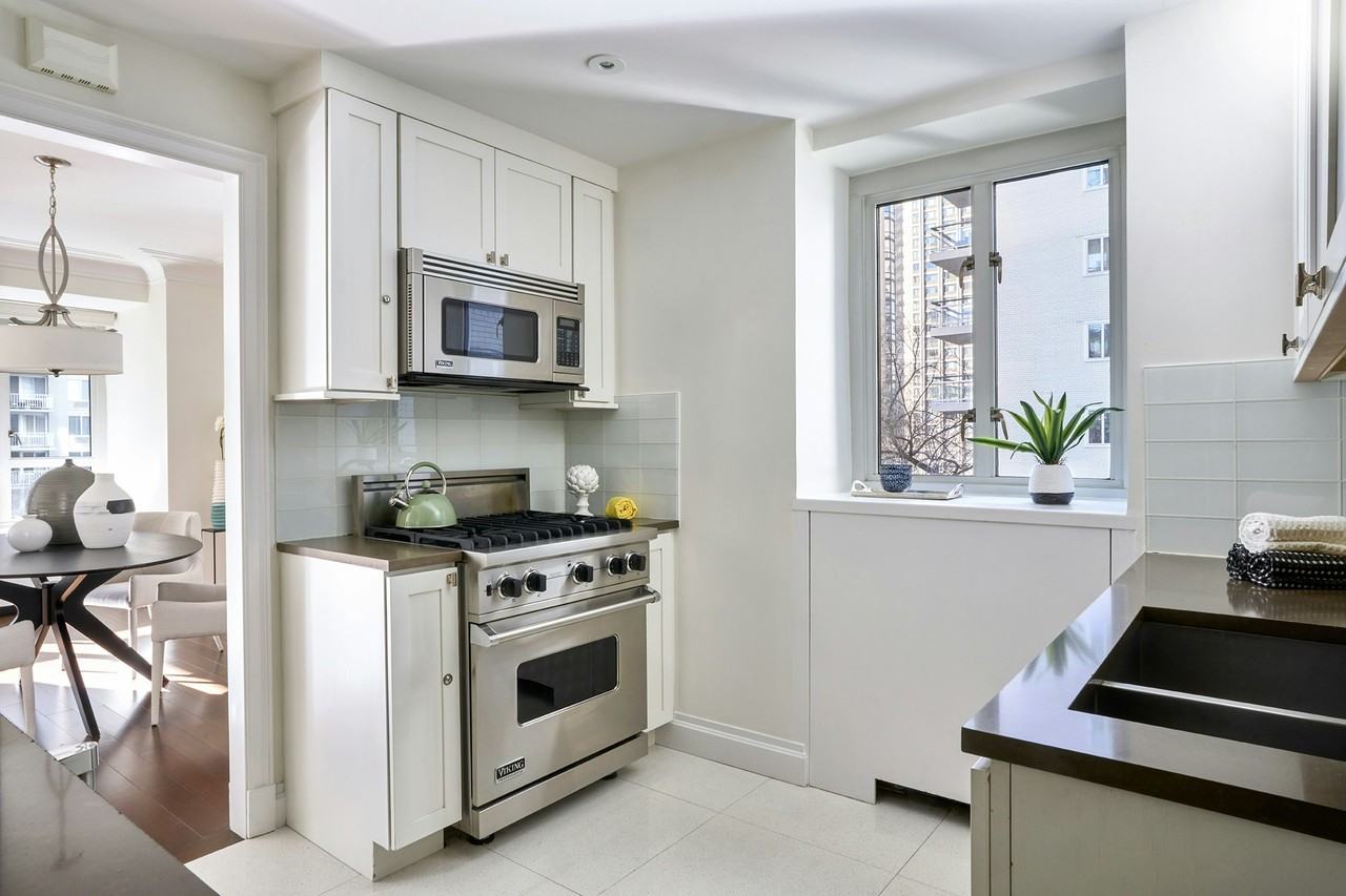 200 E 66th St #D603 - Photo 6 of 9