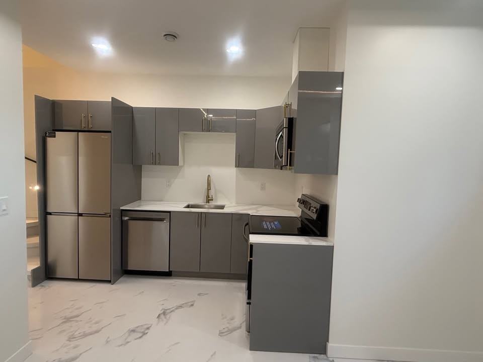 1046 Dumas Ave - Photo 3 of 10