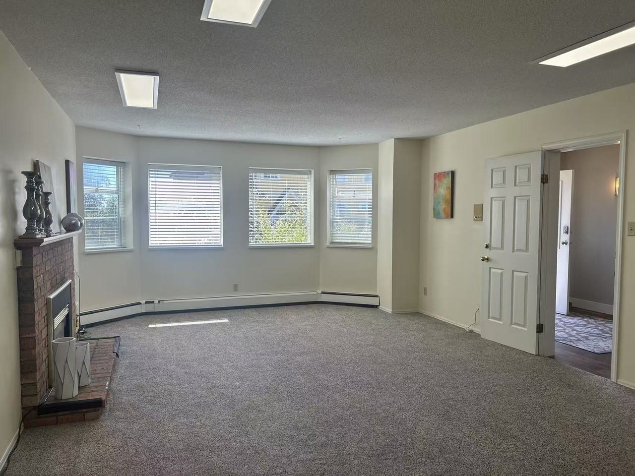 15837 Pacific Avenue - Photo 3 of 17