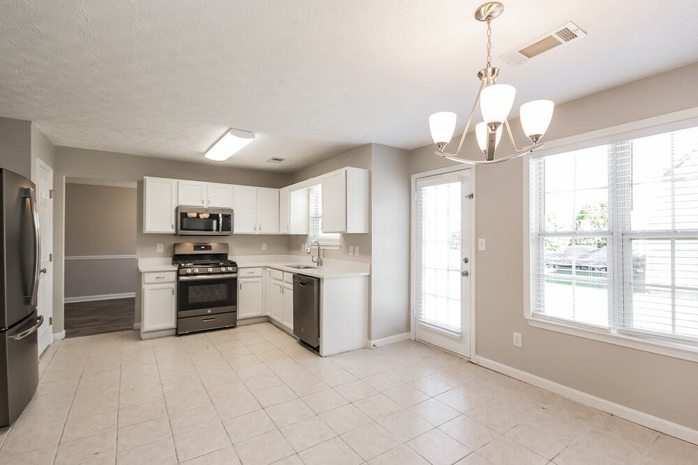 2599 Field Spring Dr - Photo 6 of 17