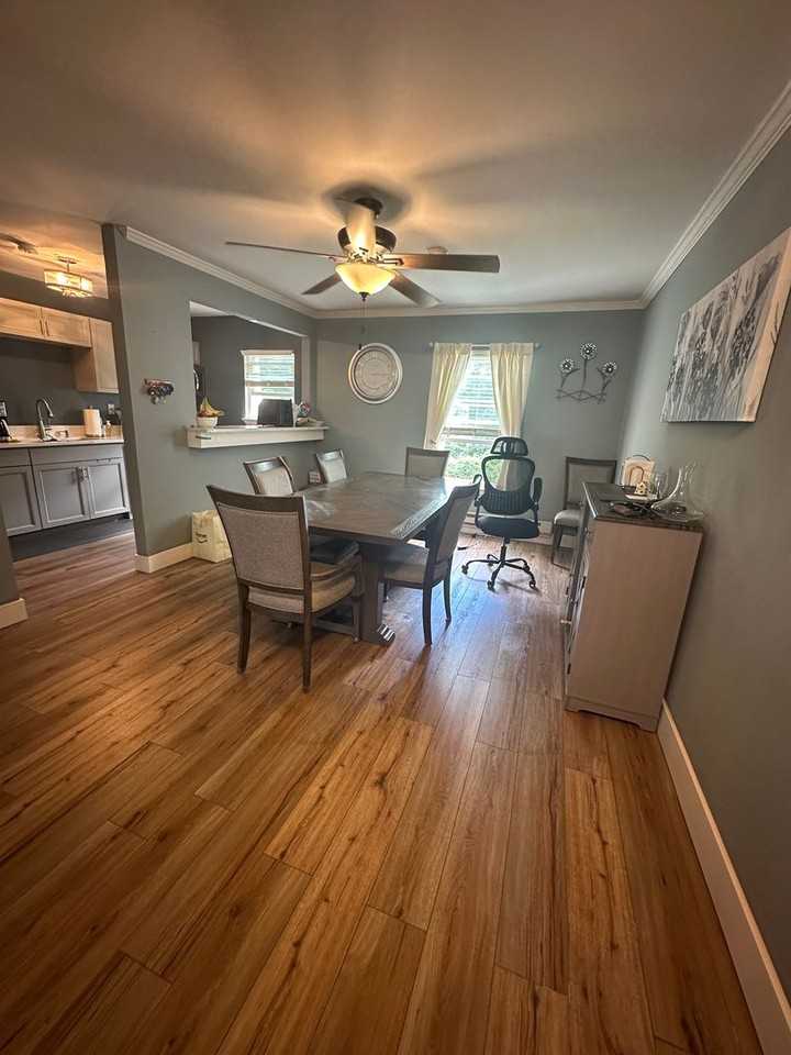 123A White St - Photo 3 of 10