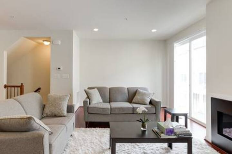 3716 Foote St Ne - Photo 3 of 11