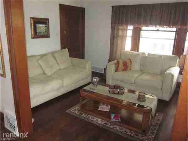 1388 Lakewood Ave - Photo 3 of 5