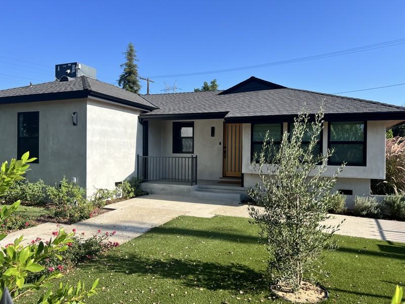 18848 Collins St - Photo 2 of 11