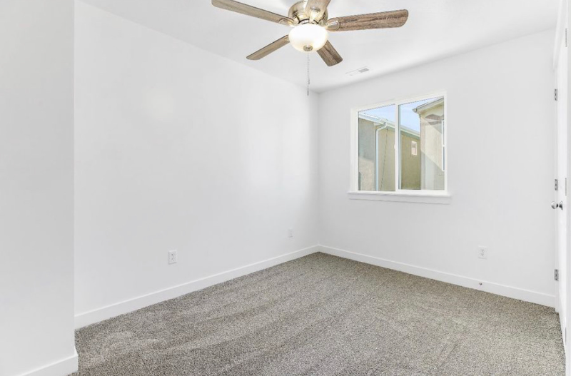 468 Se St #1 - Photo 2 of 10