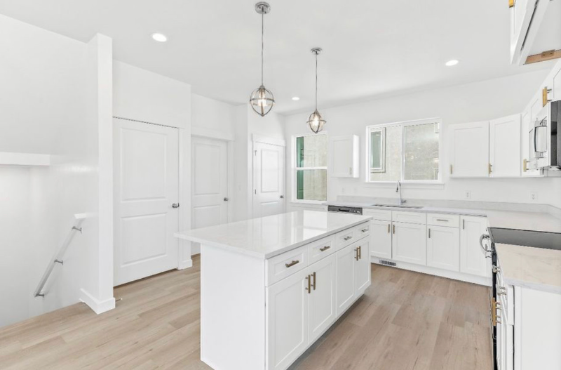 468 Se St #1 - Photo 3 of 10