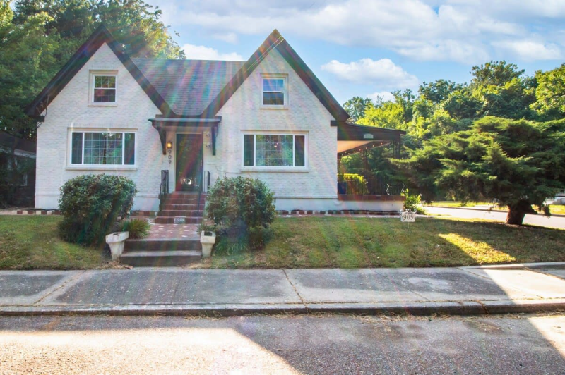 909 S Mclean Blvd - Photo 2 of 18