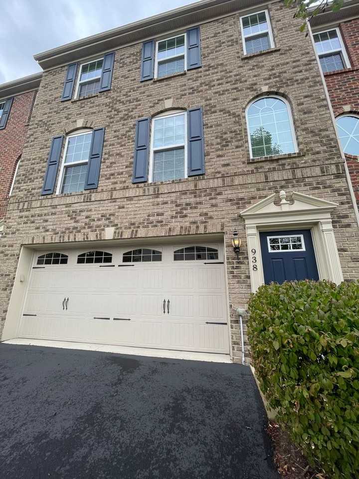 938 Bell Dr - Photo 3 of 50