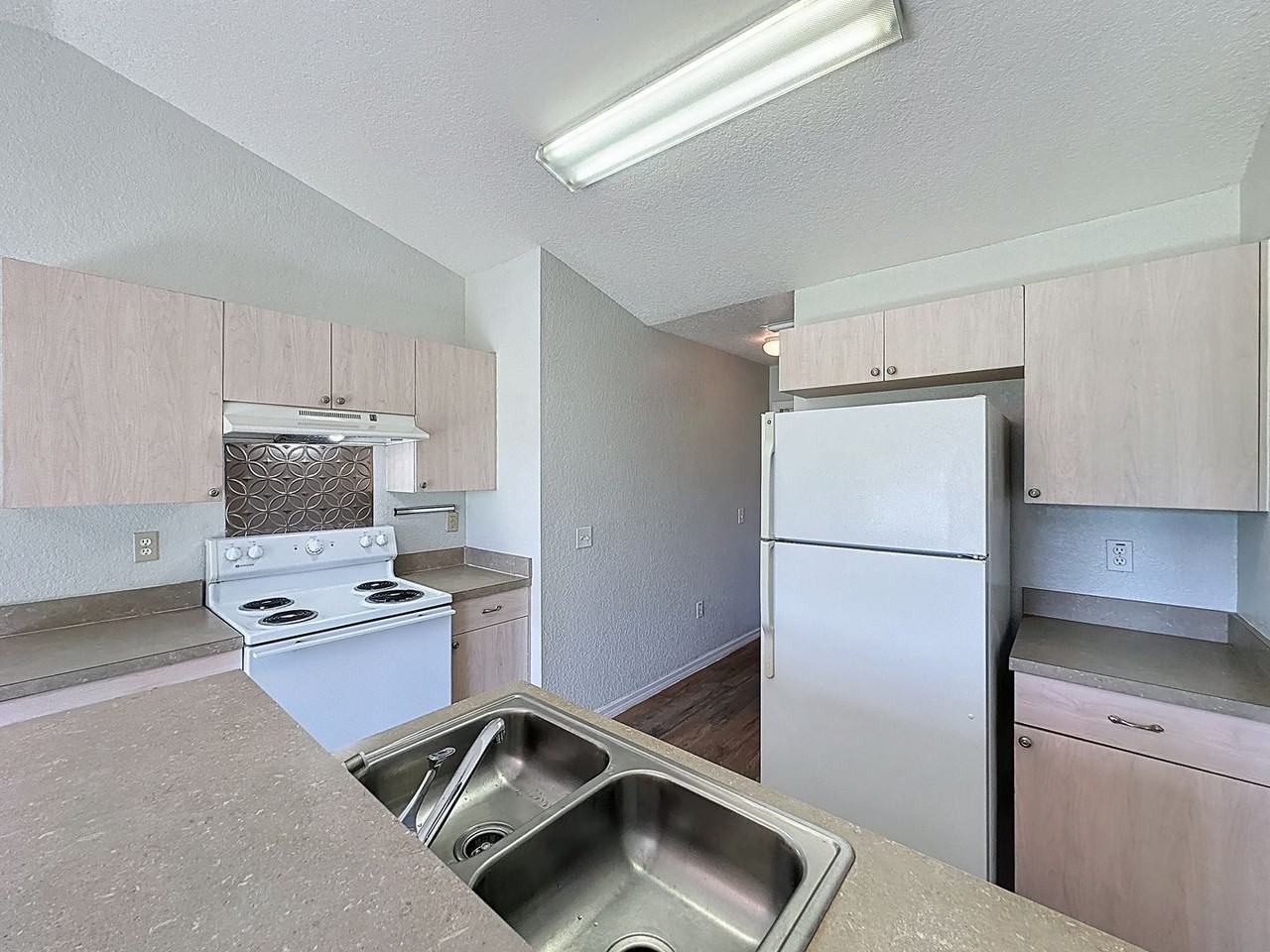 424 Danube Way - Photo 3 of 40