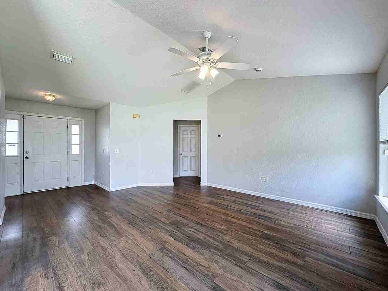 424 Danube Way - Photo 7 of 39