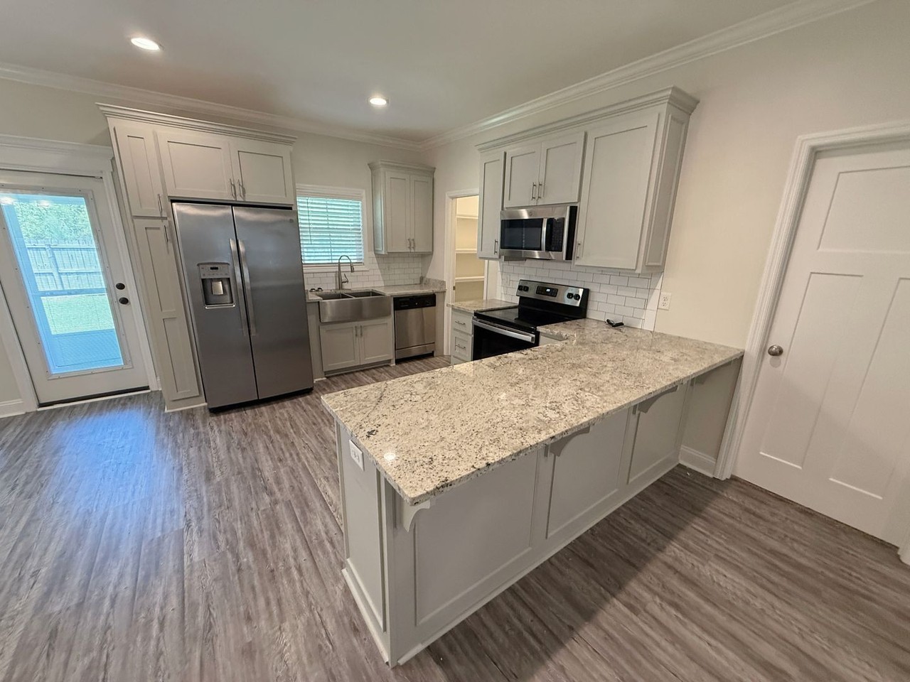 3815 Bettys Pl - Photo 4 of 27