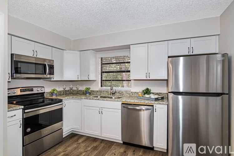 7806 Colonial Club Ct #3A - Photo 7 of 14