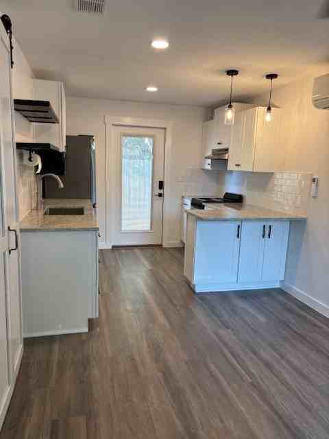 411 8th St #C - Photo 2 of 15
