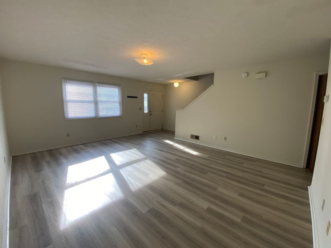 414 W Northlane Dr - Photo 2 of 17