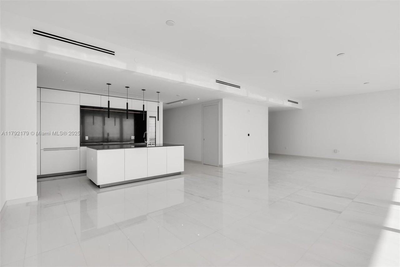 SE 2nd St & Biscayne Blvd - Photo 5 of 12