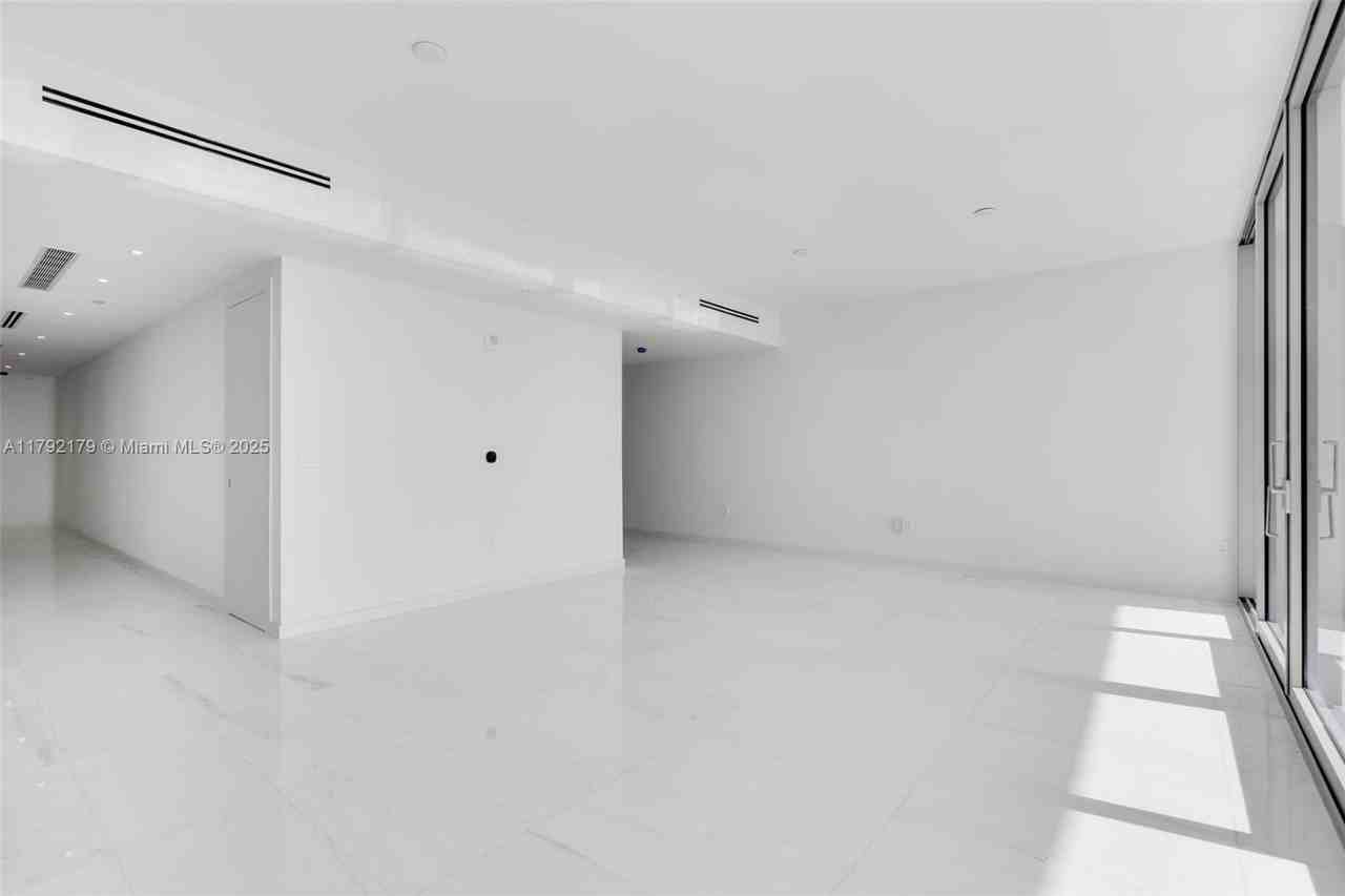 SE 2nd St & Biscayne Blvd - Photo 7 of 12