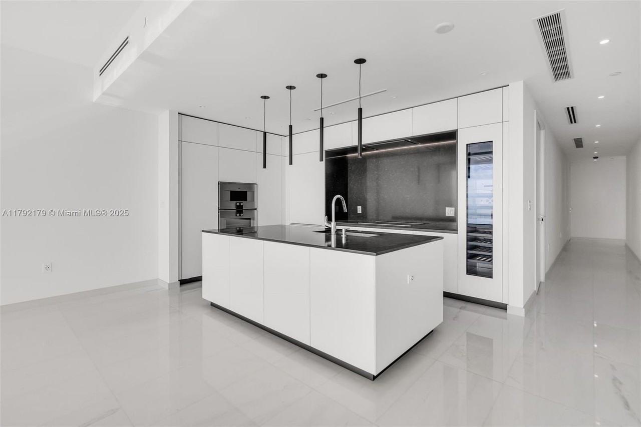 SE 2nd St & Biscayne Blvd - Photo 6 of 12