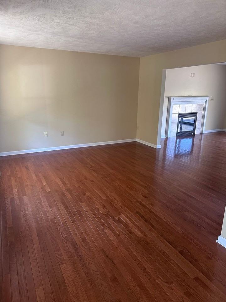 126 Wiltshire Dr - Photo 2 of 15