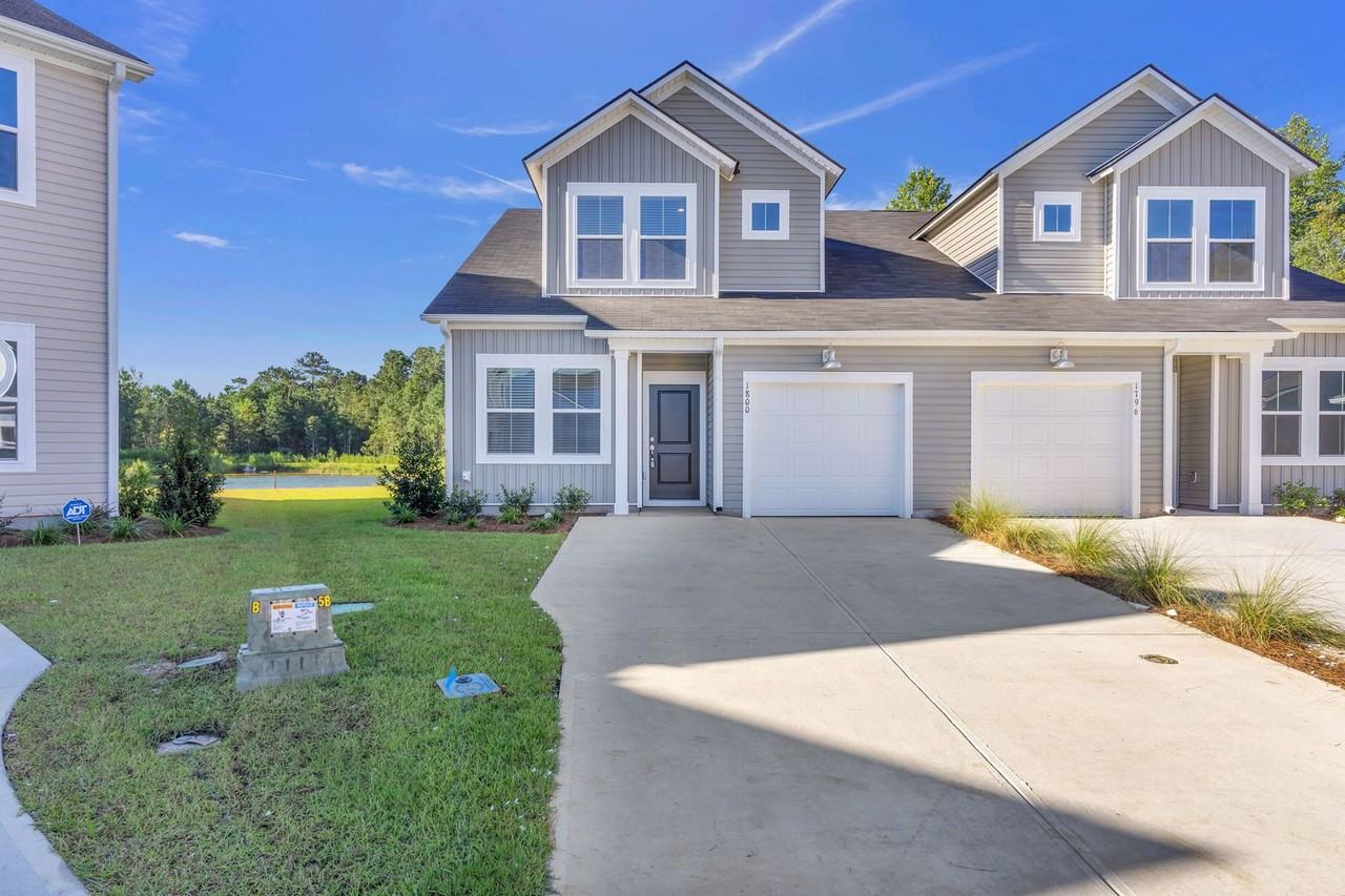 1800 1800  Hunting Harris Court SW - Photo 2 of 38