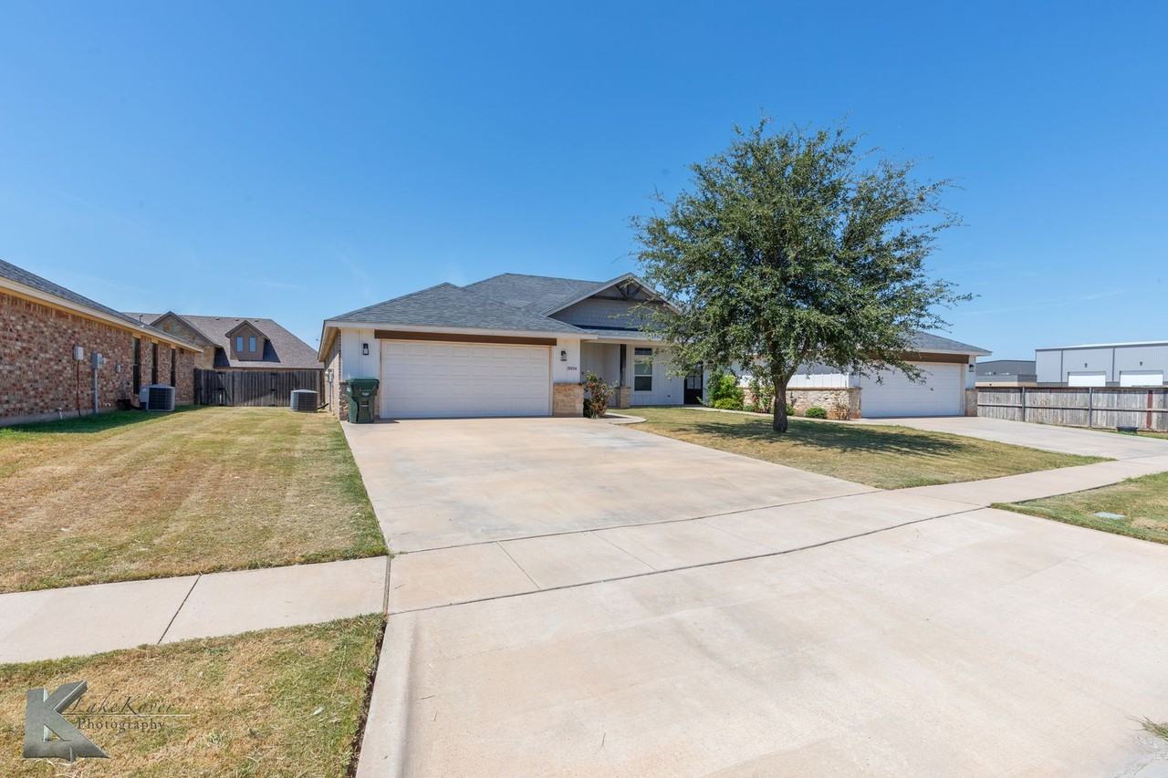 3804 Carrera Ln - Photo 5 of 30
