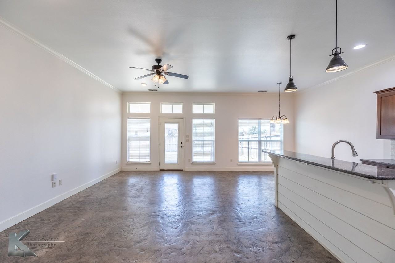 3804 Carrera Ln - Photo 7 of 30