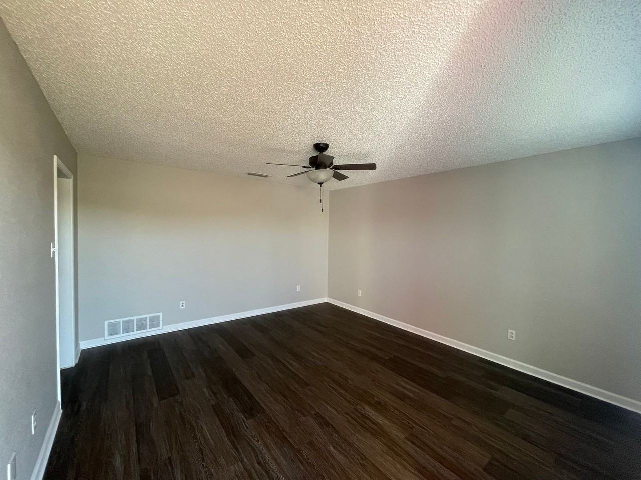 4638 Erskine St - Photo 3 of 13