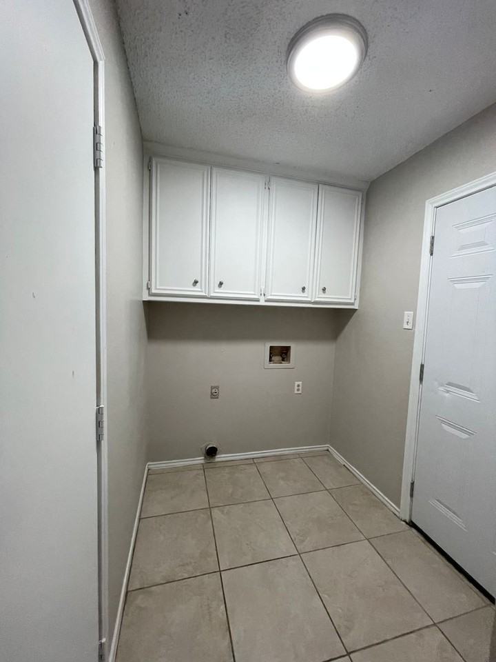 4638 Erskine St - Photo 6 of 13