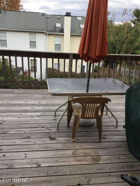 121 Wimbledon Ln - Photo 2 of 9