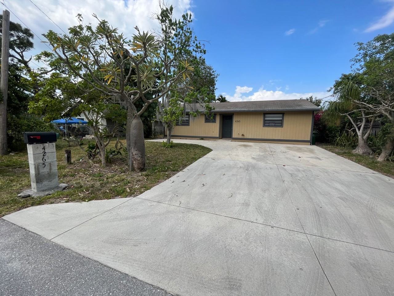 4265 Narcissus Avenue - Photo 2 of 11