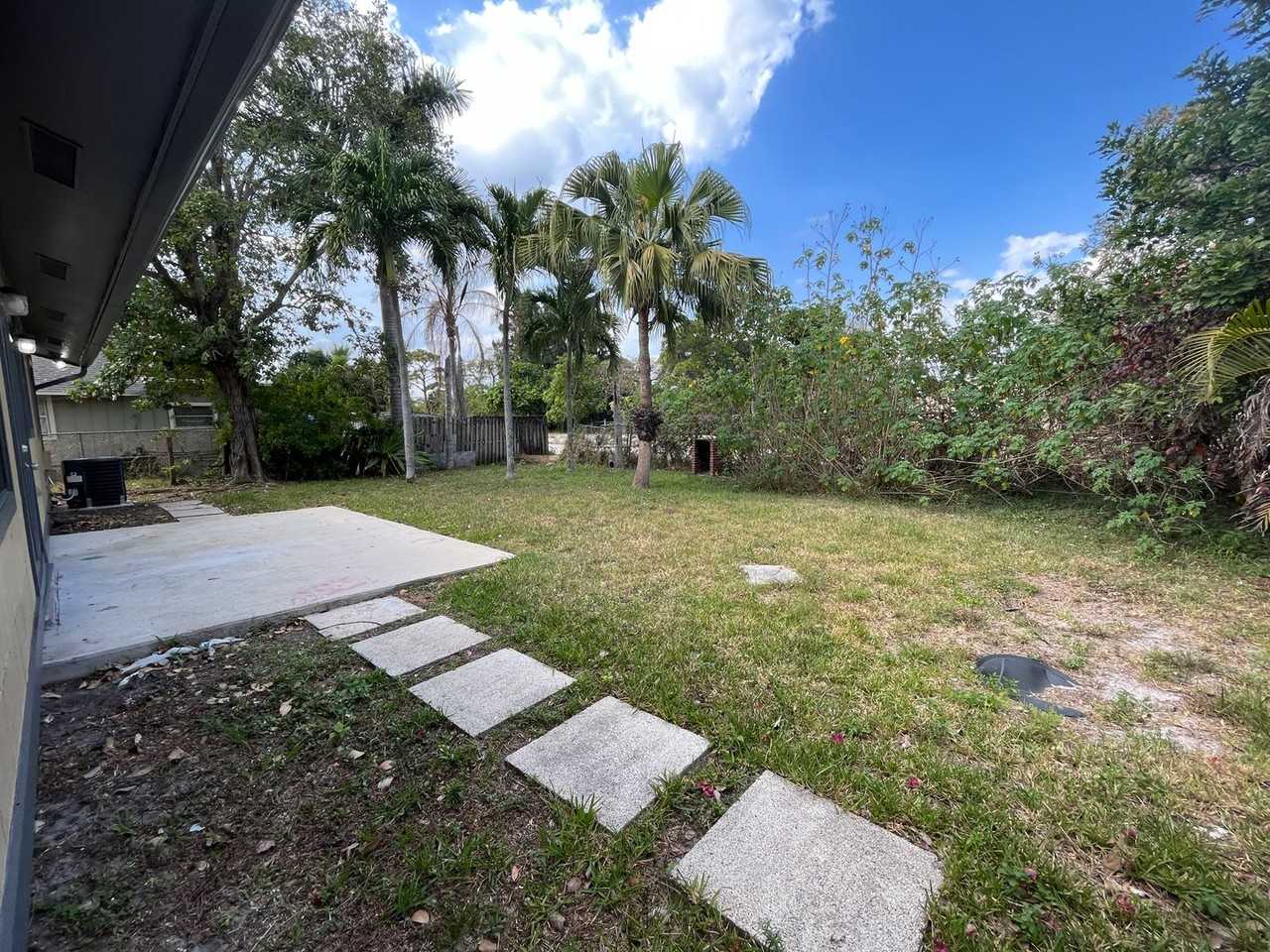 4265 Narcissus Avenue - Photo 4 of 11