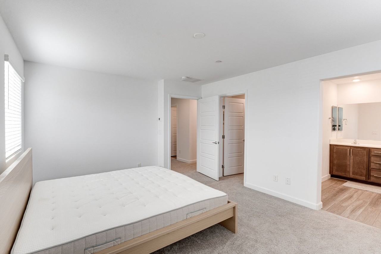 683 Omaggio Pl - Photo 2 of 32