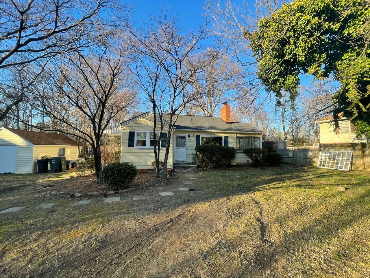 2224 W Cone Blvd - Photo 2 of 20