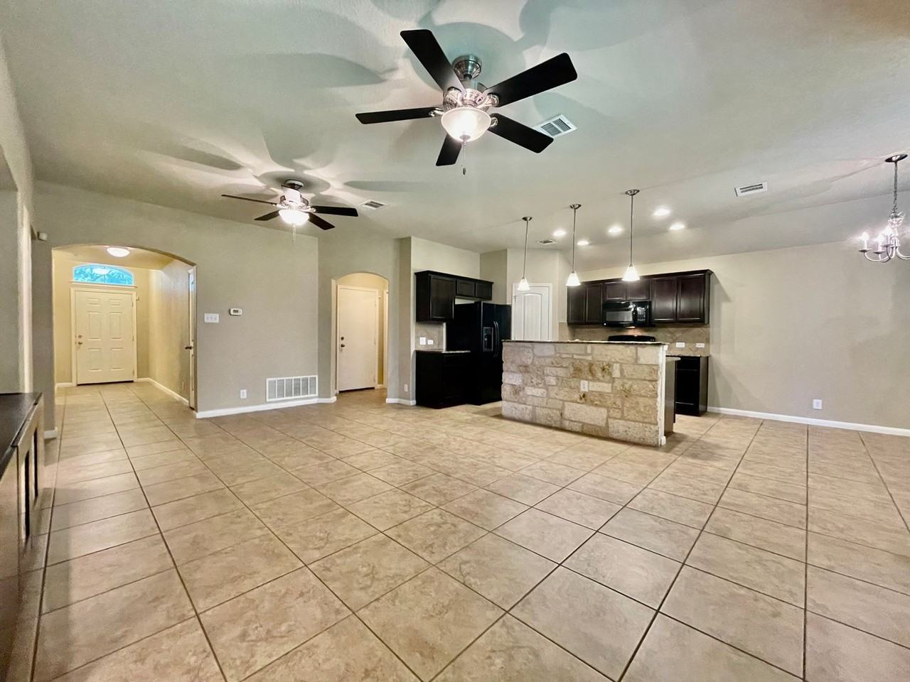 2206 Meadow View Dr - Photo 3 of 16