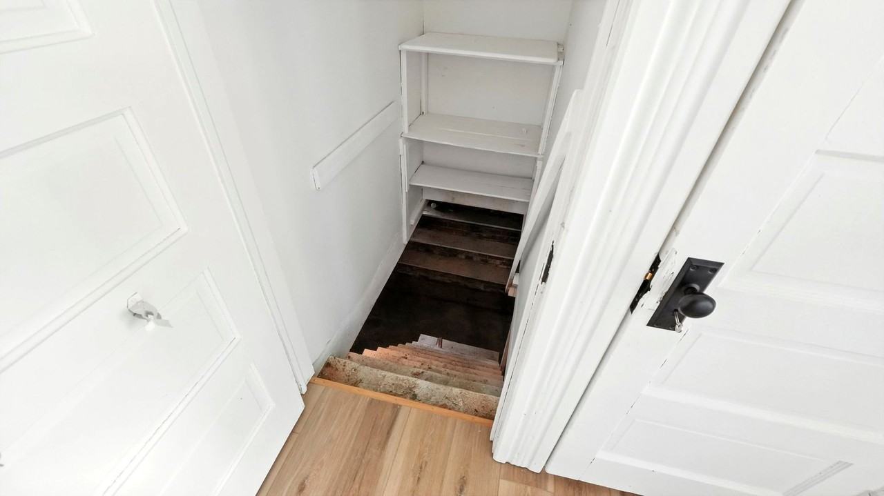 608 Kinnaird Ave - Photo 2 of 32