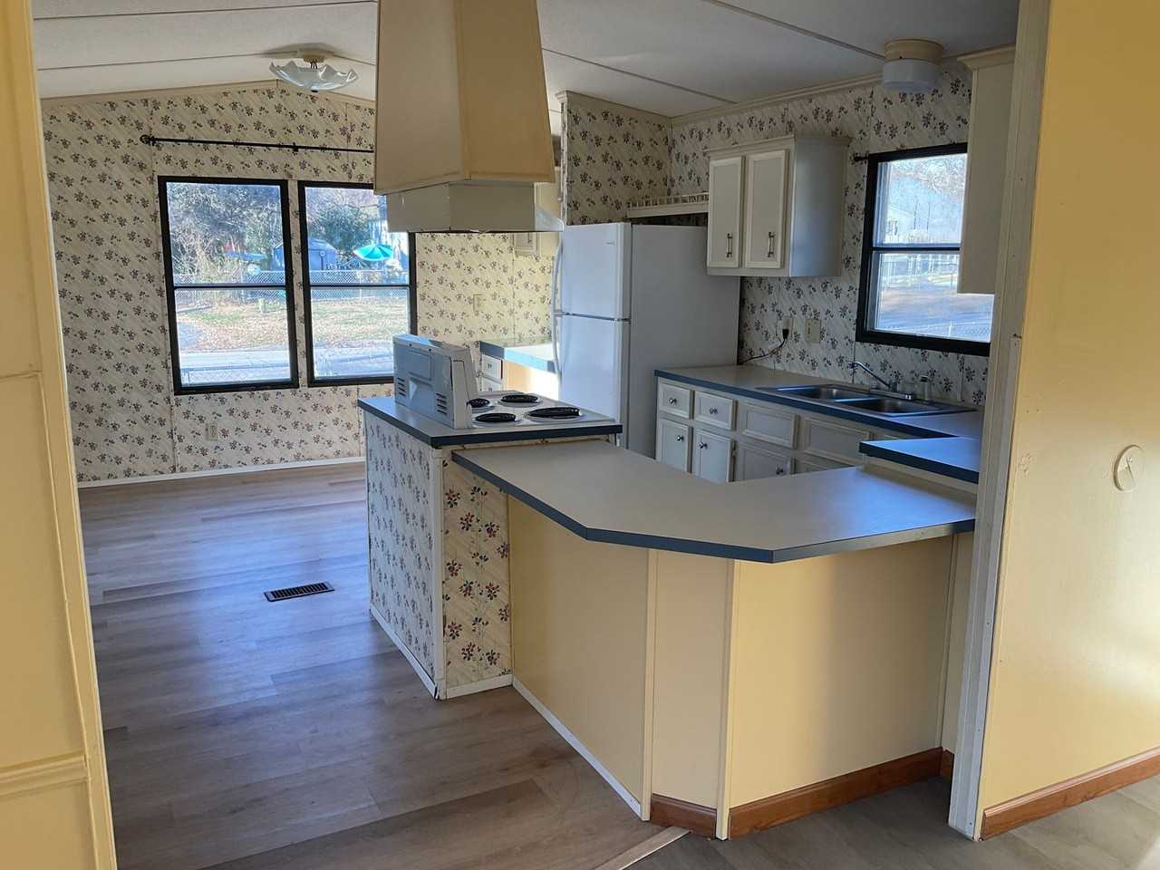 424 Daly St - Photo 3 of 7