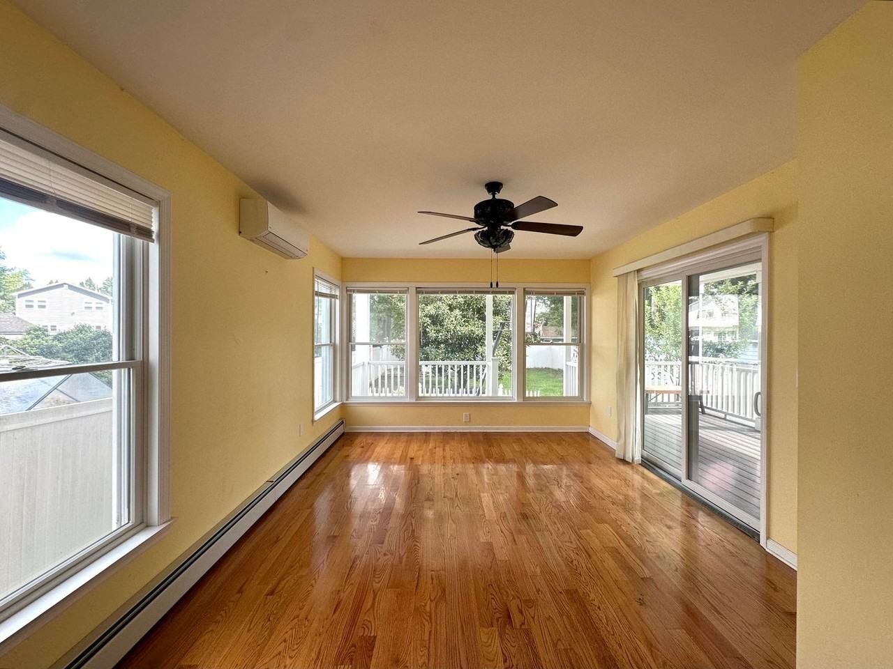 321 Hemlock St - Photo 4 of 16
