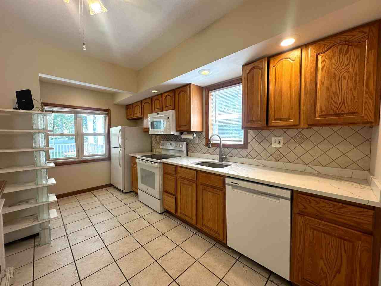 321 Hemlock St - Photo 5 of 16