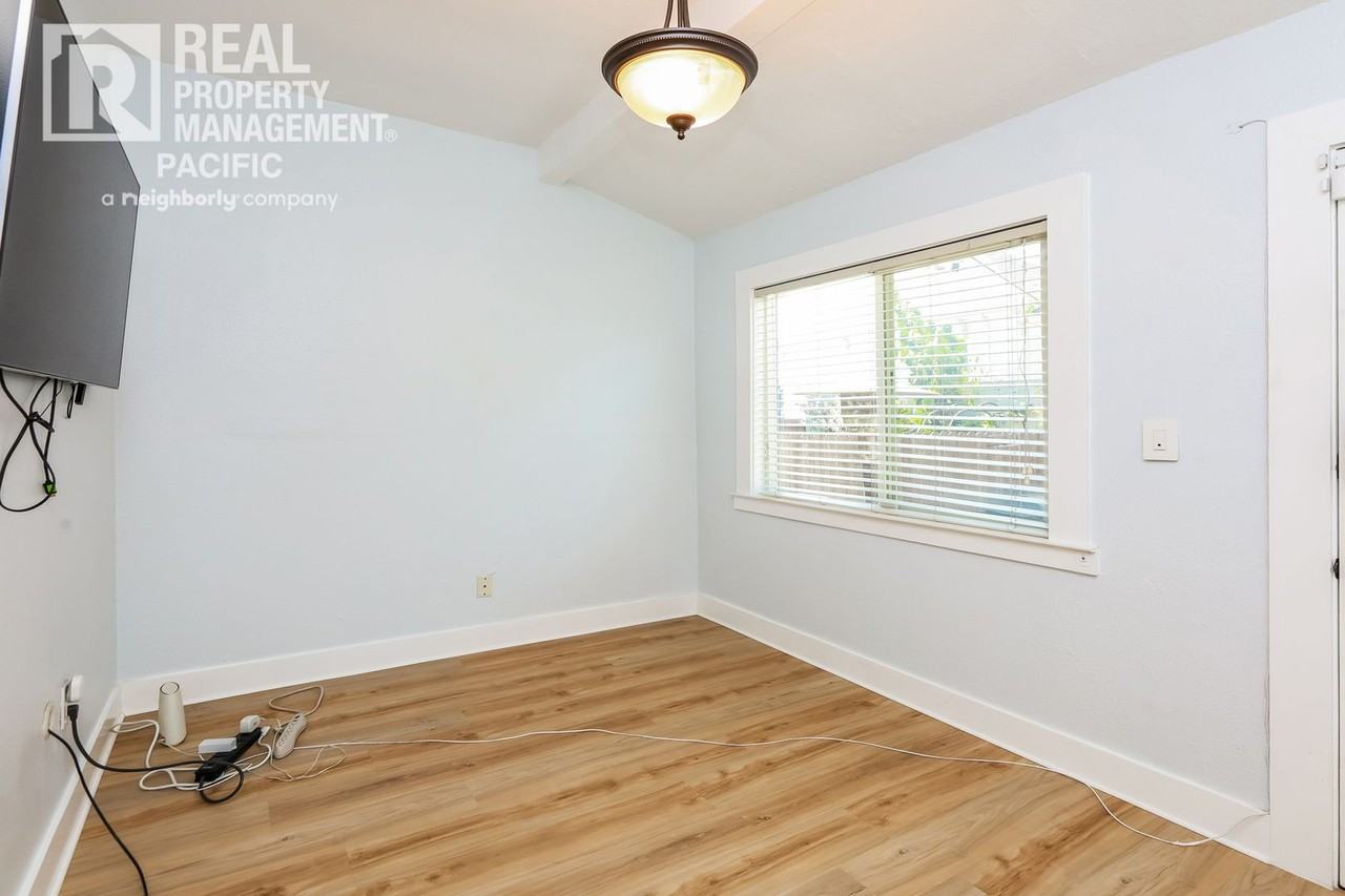 2113 West St - Photo 3 of 20